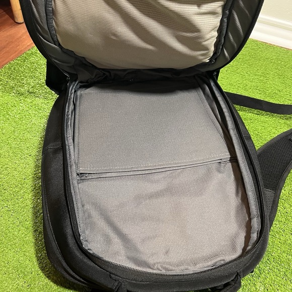 Alienware Gaming Laptop Backpack Vindicator v2.0 Backpack 17'' Computer Bag - Picture 3 of 8